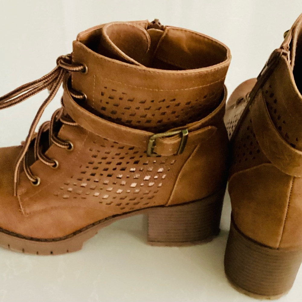 Jellypop Women’s tan ankle boots size 8, like new